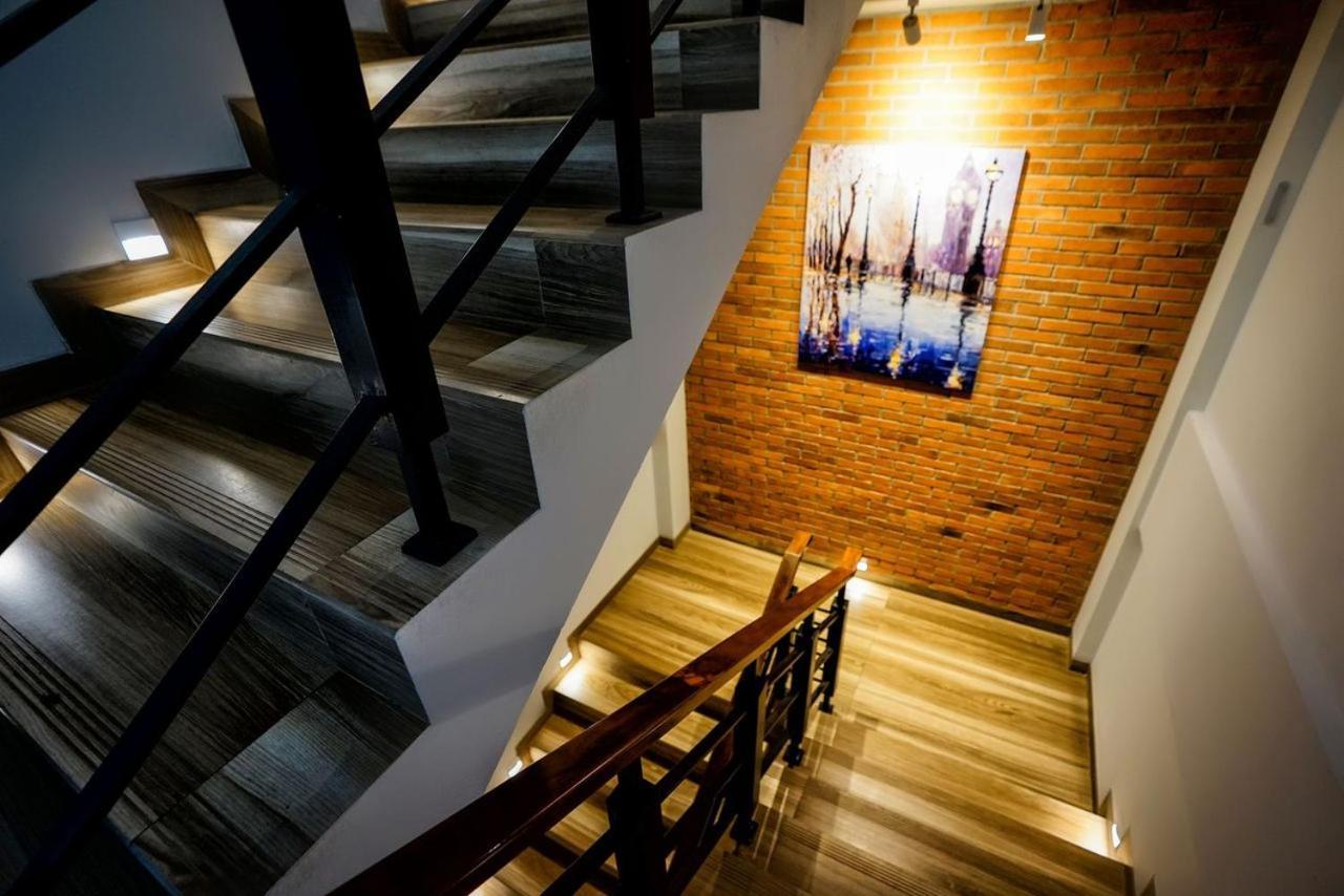 Kaloka Airport Hotel Sumbawa Besar Екстер'єр фото