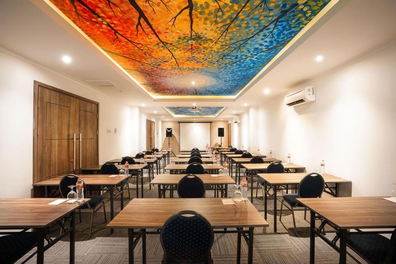 Kaloka Airport Hotel Sumbawa Besar Екстер'єр фото