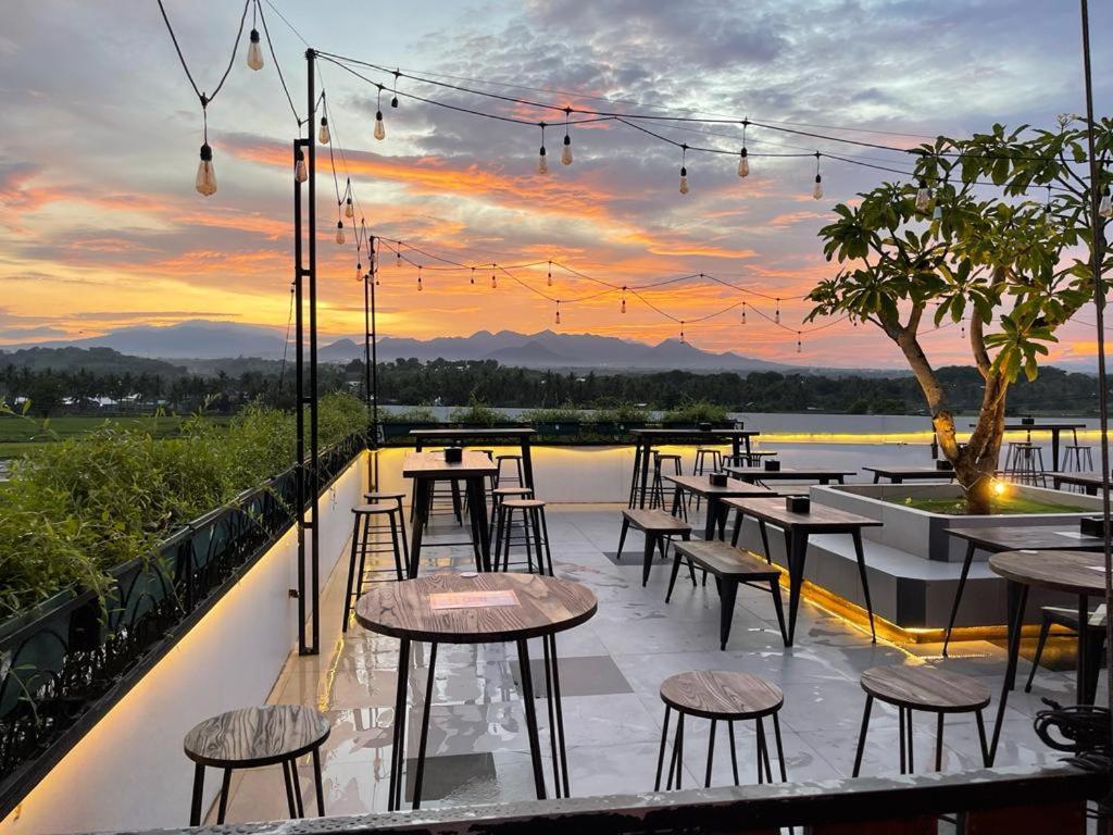 Kaloka Airport Hotel Sumbawa Besar Екстер'єр фото