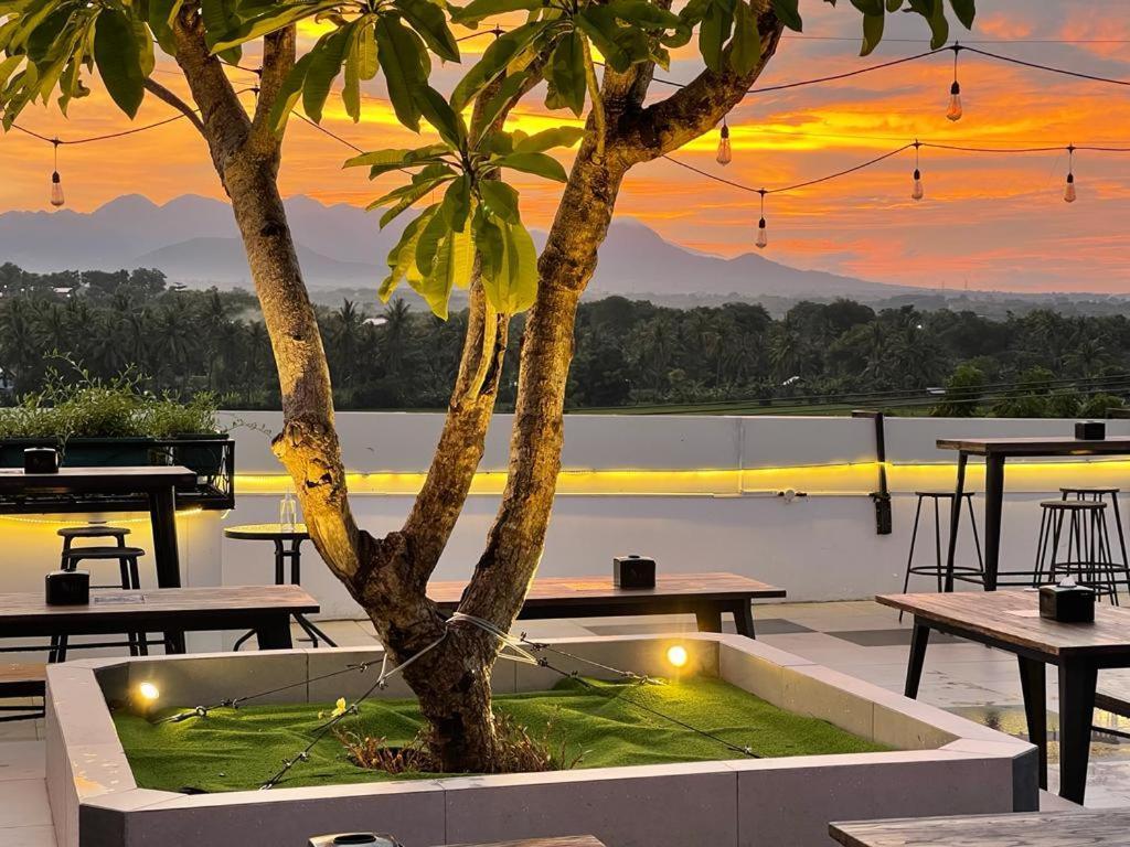 Kaloka Airport Hotel Sumbawa Besar Екстер'єр фото