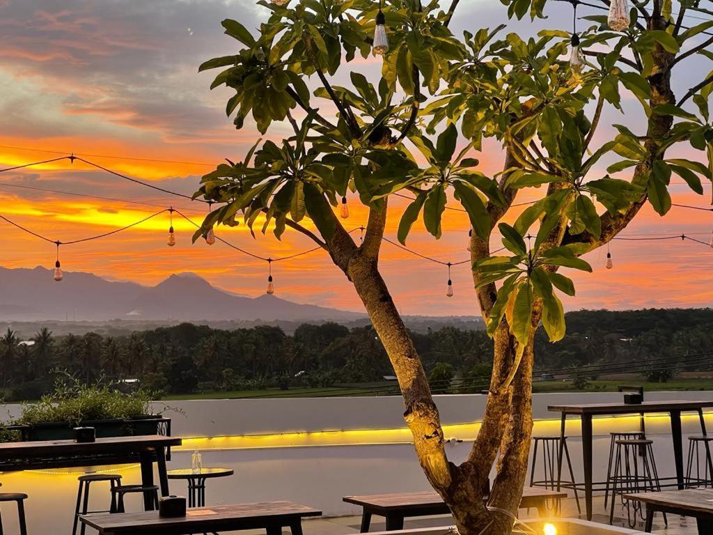 Kaloka Airport Hotel Sumbawa Besar Екстер'єр фото