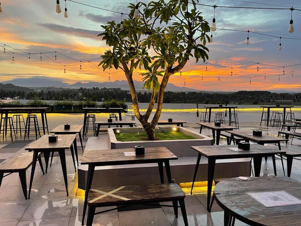 Kaloka Airport Hotel Sumbawa Besar Екстер'єр фото