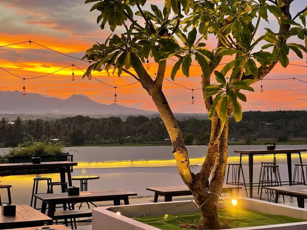 Kaloka Airport Hotel Sumbawa Besar Екстер'єр фото