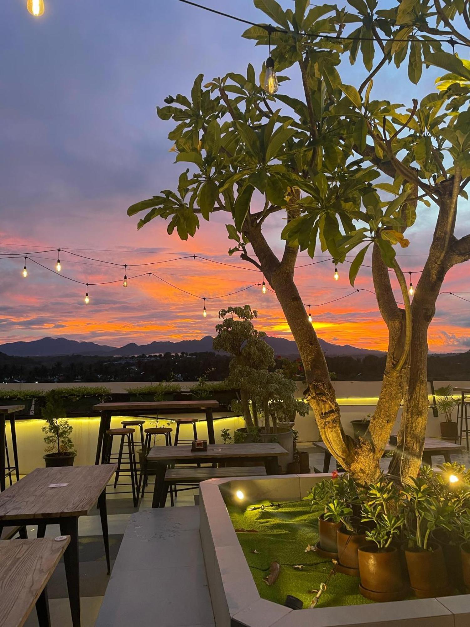 Kaloka Airport Hotel Sumbawa Besar Екстер'єр фото